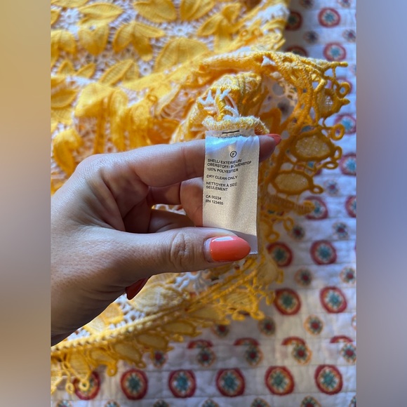 Lord & Taylor Yellow White Floral Lace Bell Sleeve Mod Blouse size small - Picture 8 of 8